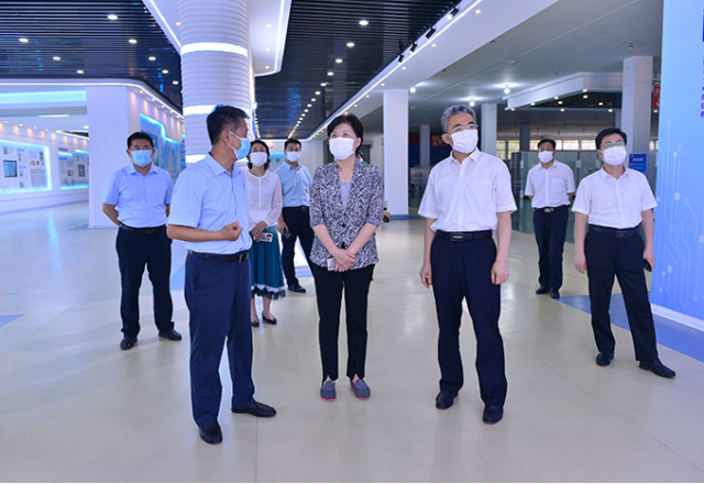 濟(jì)寧市政協(xié)主席、黨組書(shū)記霍媛媛到新風(fēng)光公司調(diào)研